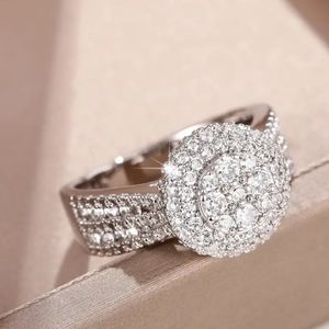 Gorgeous Round 925 Silver Plated Womens Engagement Anniversary Ring Sz 7